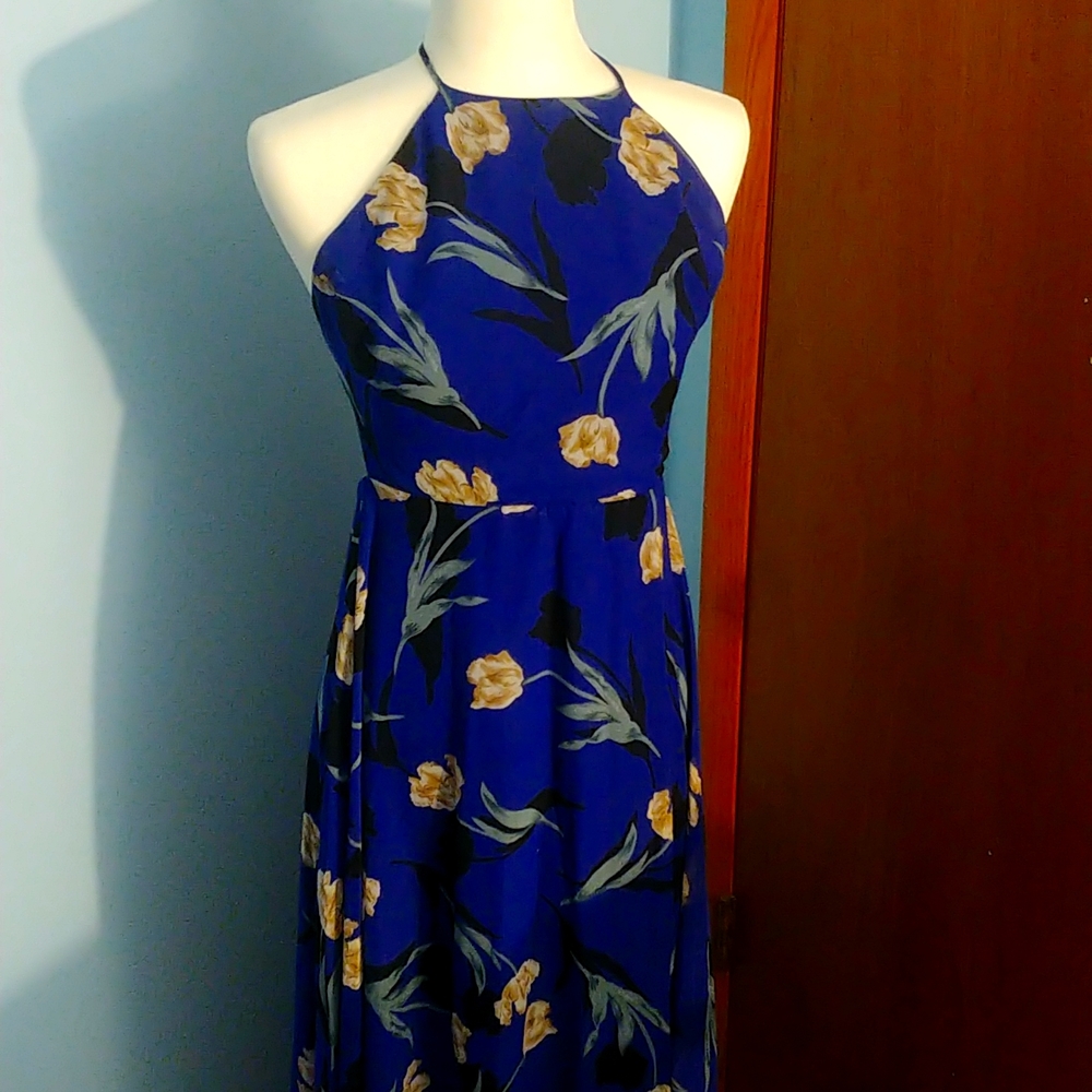 Lulu's open back criss cross dress size M